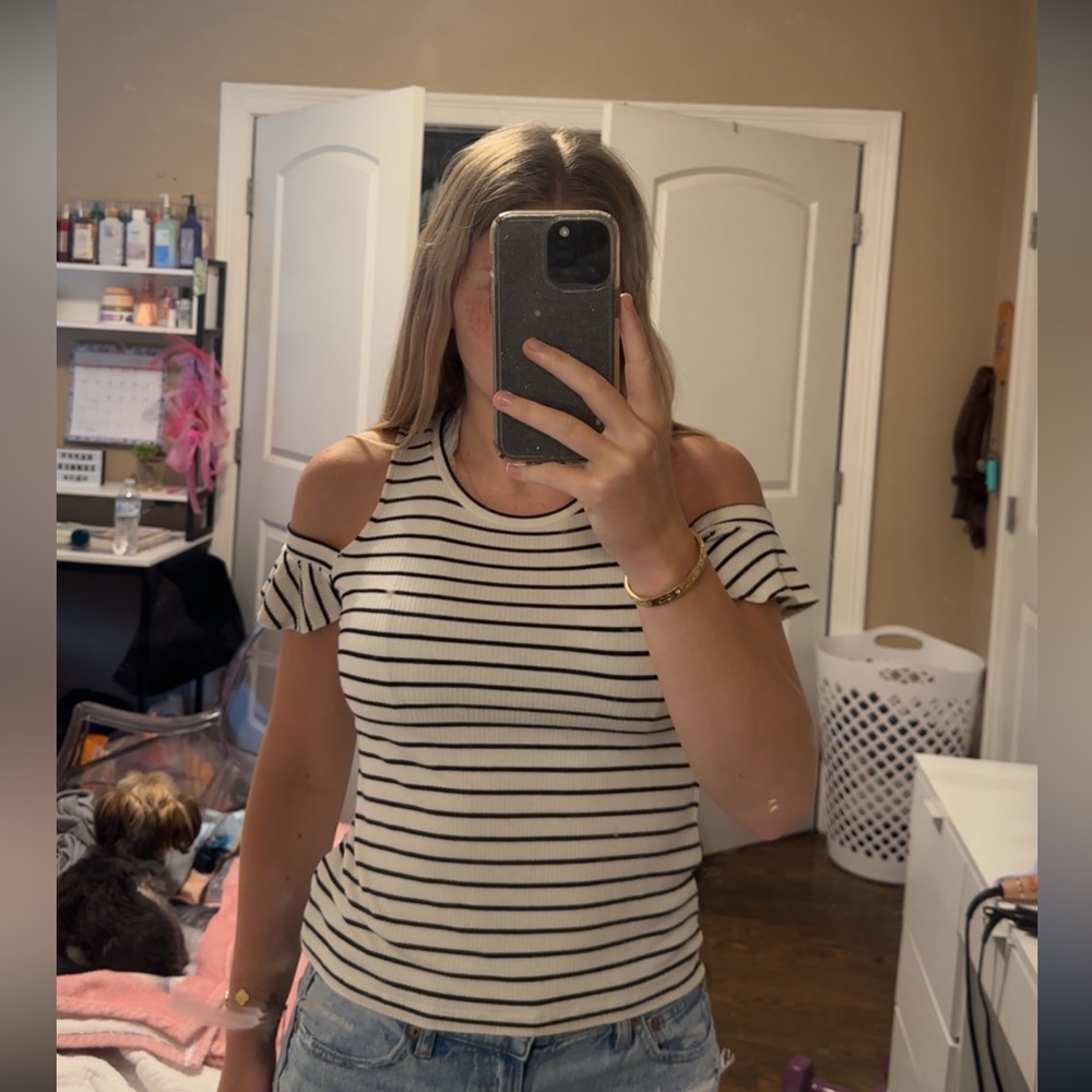 Women’s Cut-Out Shoulder Striped Tank Top (American Eagle)